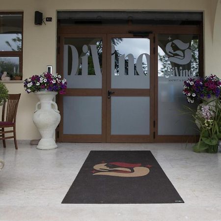 Готель Divino Bistrot E Relais Lenola Екстер'єр фото