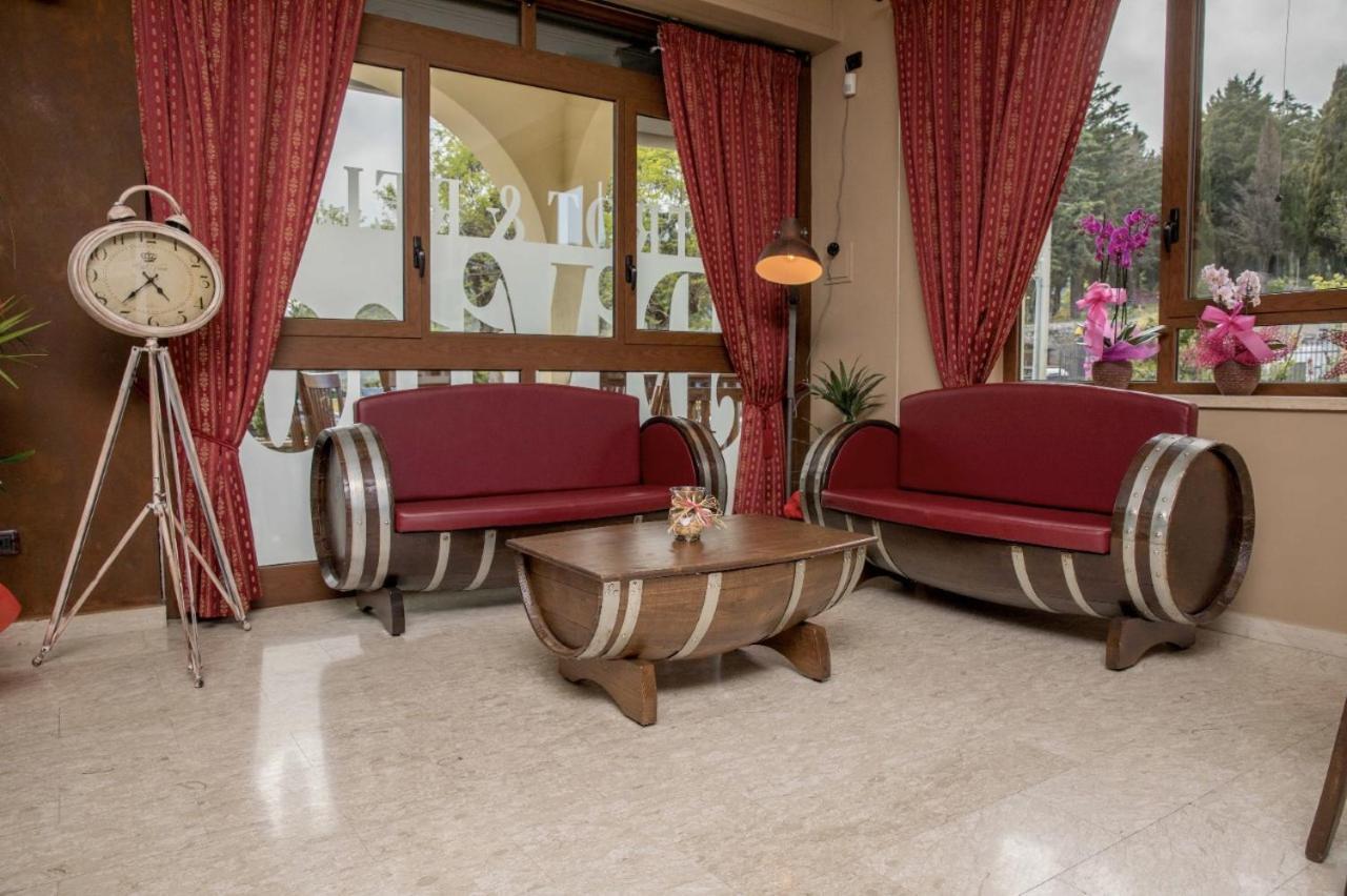 Готель Divino Bistrot E Relais Lenola Екстер'єр фото