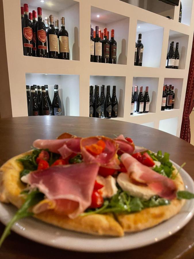 Готель Divino Bistrot E Relais Lenola Екстер'єр фото