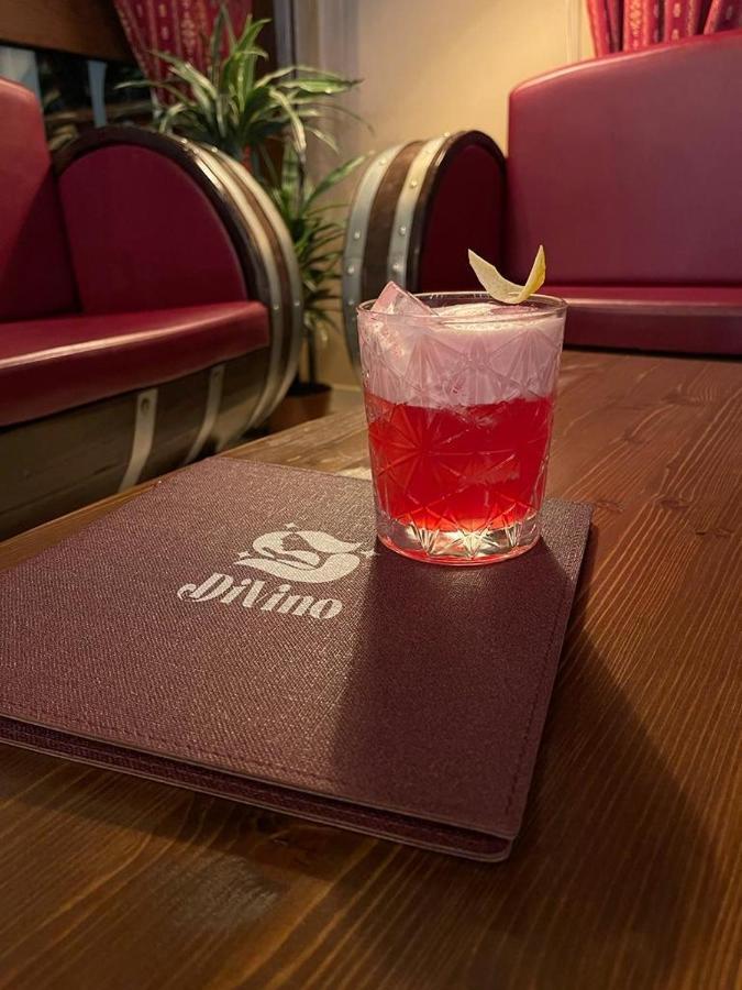 Готель Divino Bistrot E Relais Lenola Екстер'єр фото