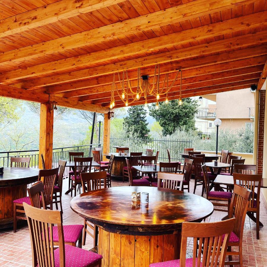Готель Divino Bistrot E Relais Lenola Екстер'єр фото